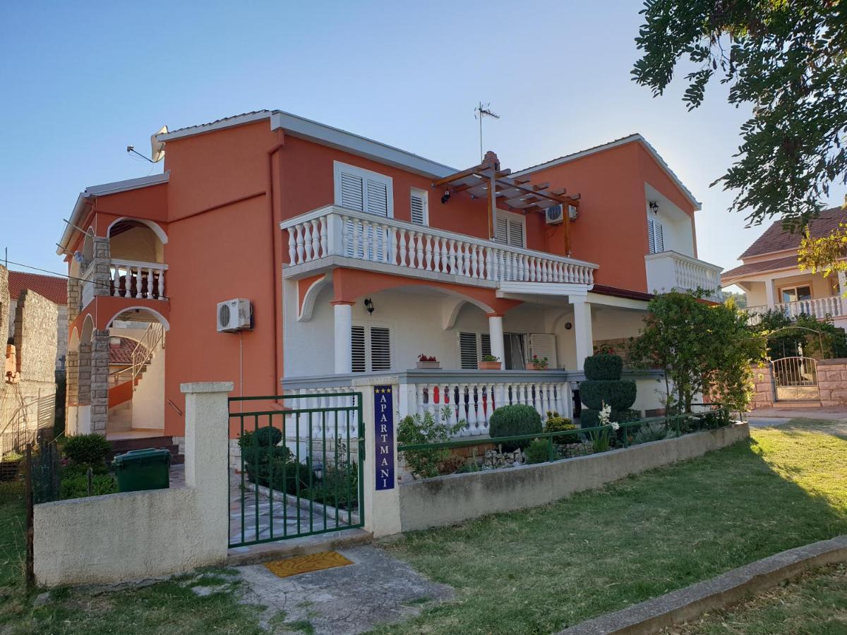 Apartments Martinovic By The Sea تشوكييتزا المظهر الخارجي الصورة