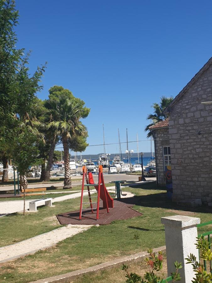 Apartments Martinovic By The Sea تشوكييتزا المظهر الخارجي الصورة