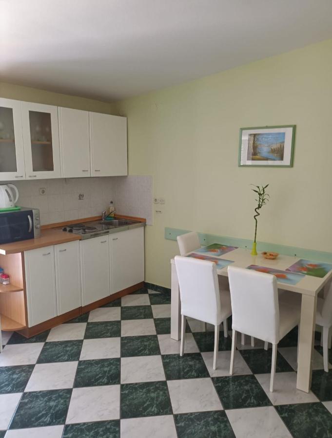 Apartments Martinovic By The Sea تشوكييتزا المظهر الخارجي الصورة