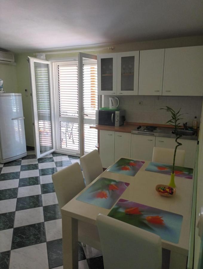 Apartments Martinovic By The Sea تشوكييتزا المظهر الخارجي الصورة