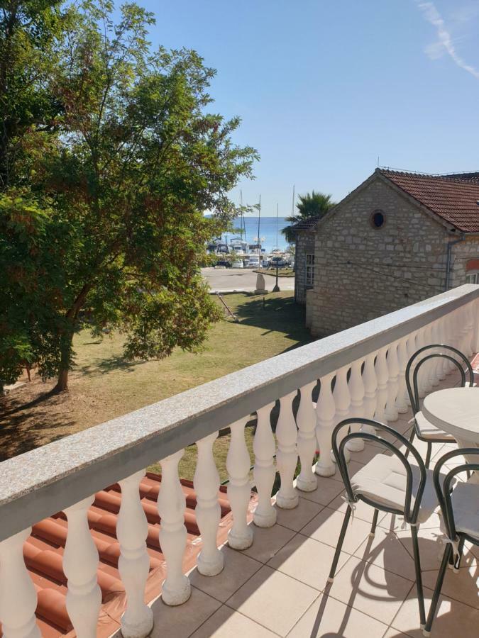 Apartments Martinovic By The Sea تشوكييتزا المظهر الخارجي الصورة